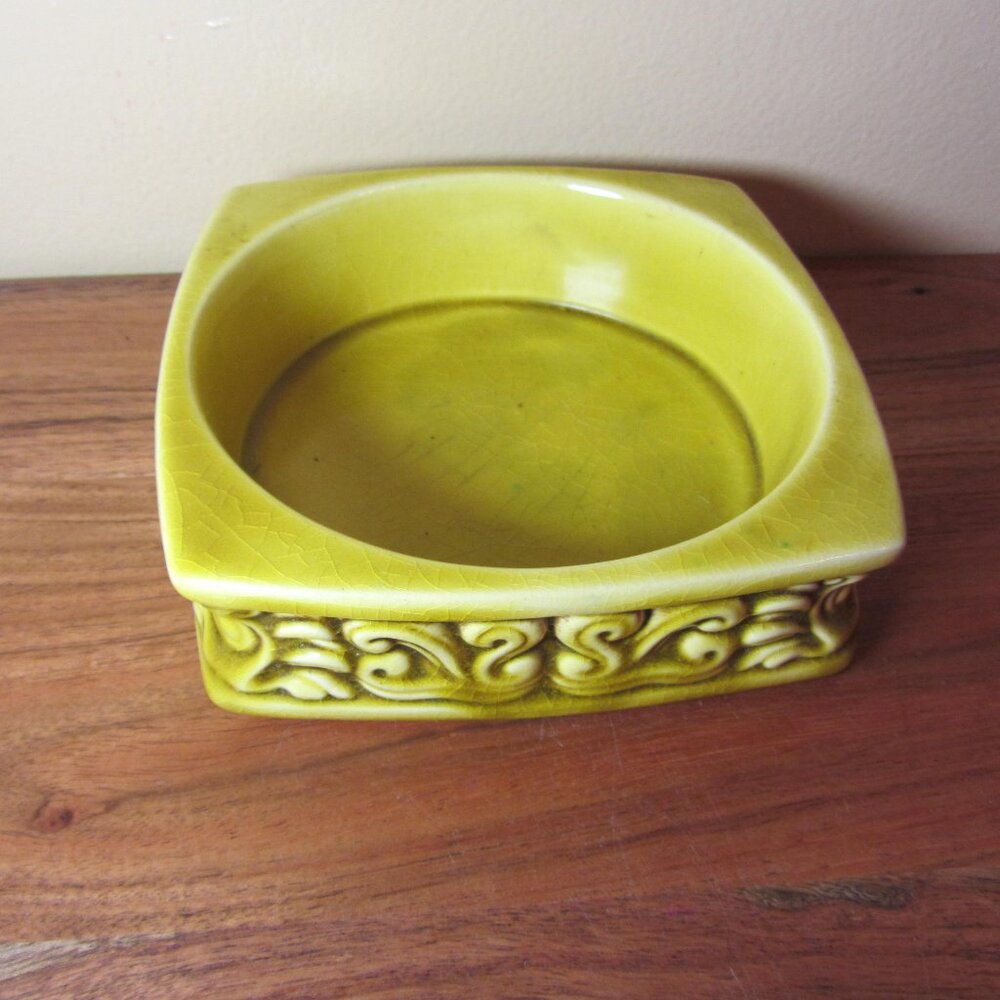 Freeman & McFarlin Potteries 587 chartreuse vintage ashtray? Planter?  (W3314)